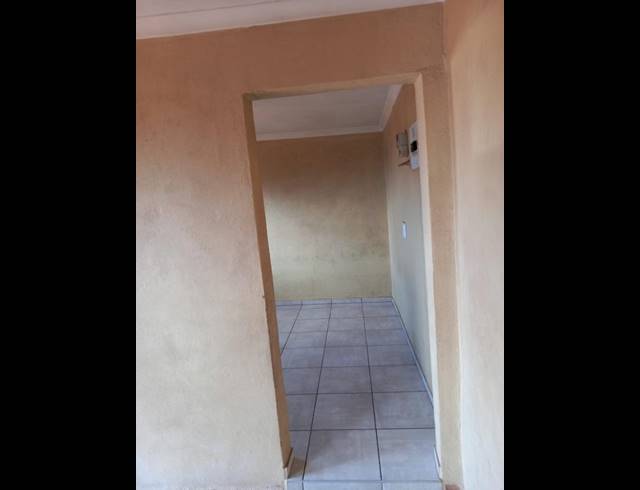 2 BEDROOM HOUSE FOR SALE IN TEMBISA CENTRAL